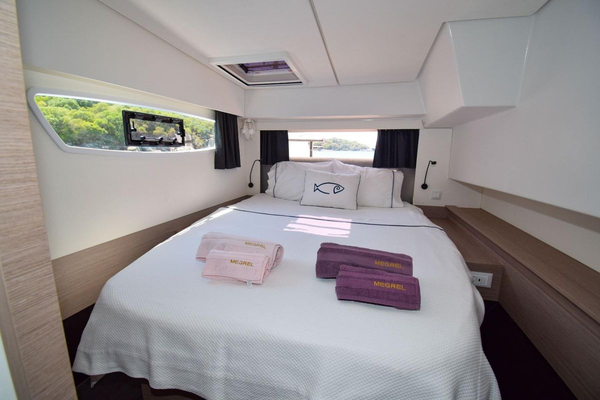 2020 Fountaine Pajot 44 