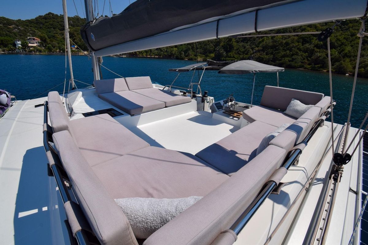 2020 Fountaine Pajot 44 