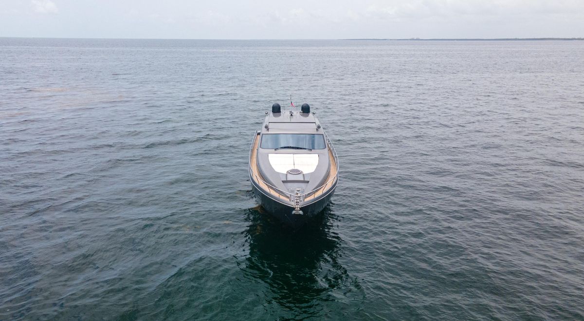 2009 Pershing 64 