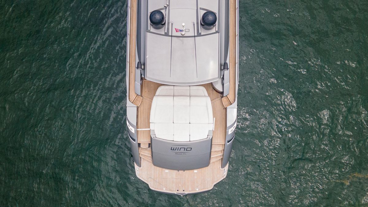 2009 Pershing 64 