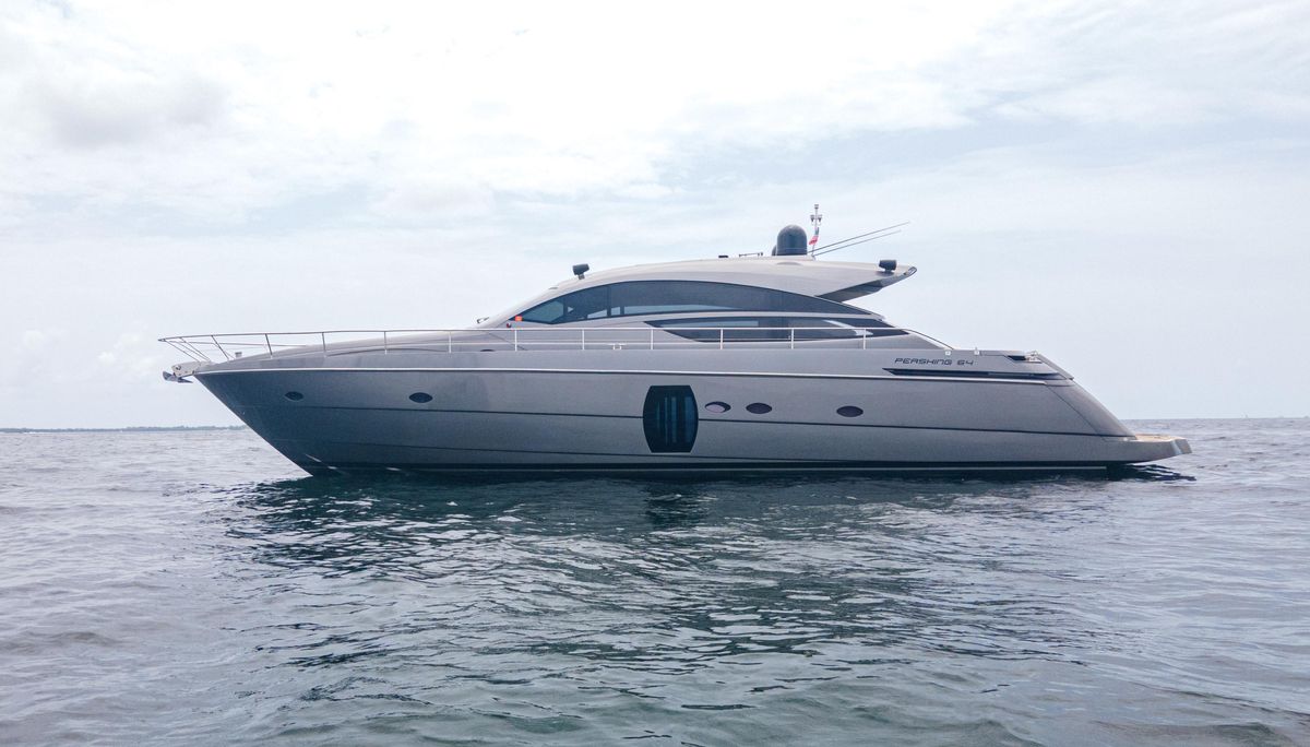 2009 Pershing 64 