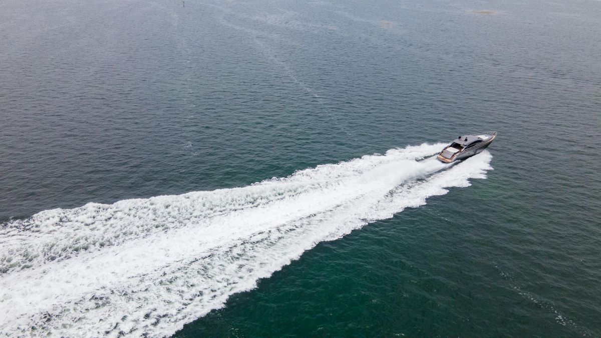 2009 Pershing 64 