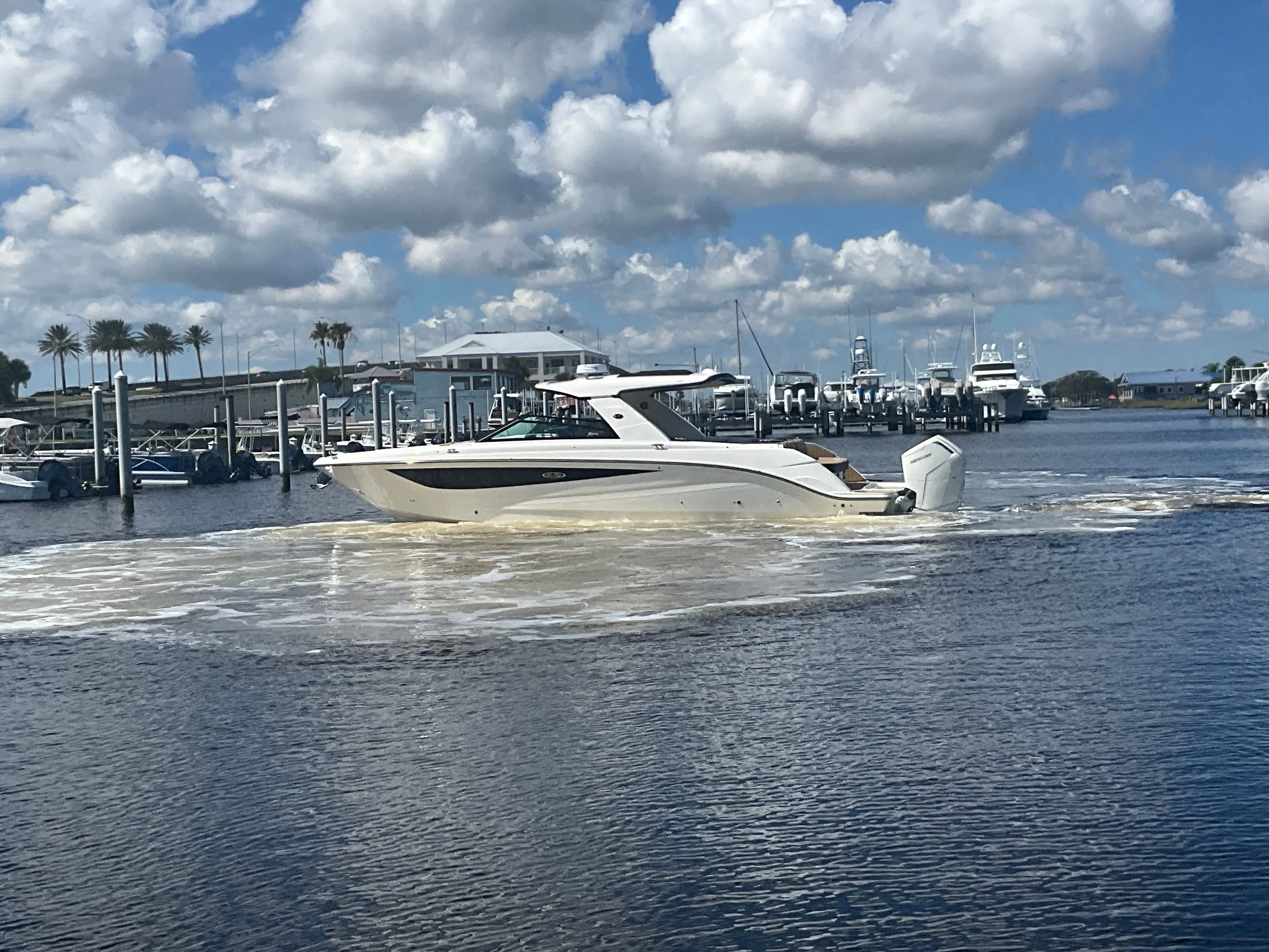 Sea Ray SLX 400 Outboard