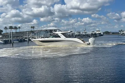 Sea Ray SLX 400 Outboard