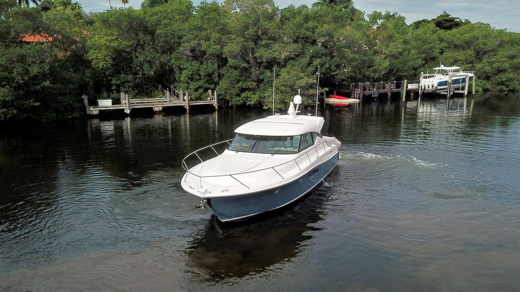 2016 Tiara Yachts 44 Coupe