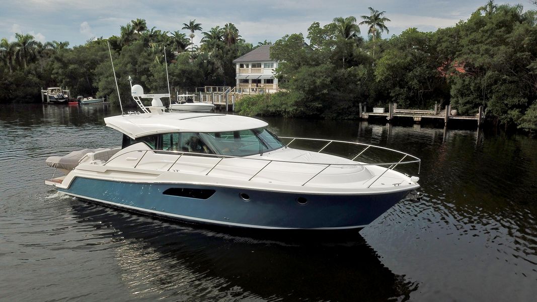 2016 Tiara Yachts 44 Coupe