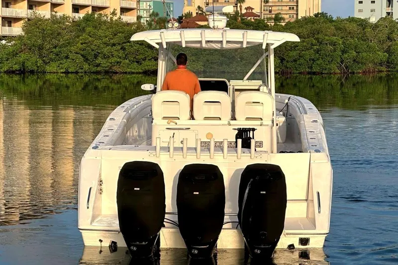  Yacht Photos Pics 2017 Stamas 390 Tarpon boat with three outboard engines.