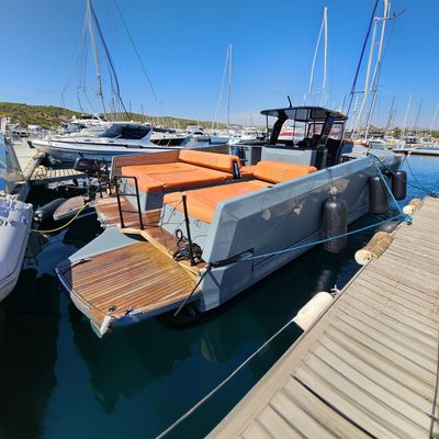 Yacht