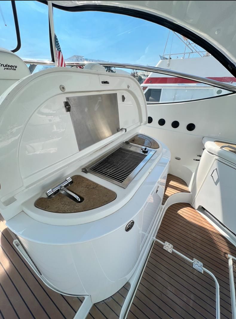 2011 Cruisers Yachts 56 