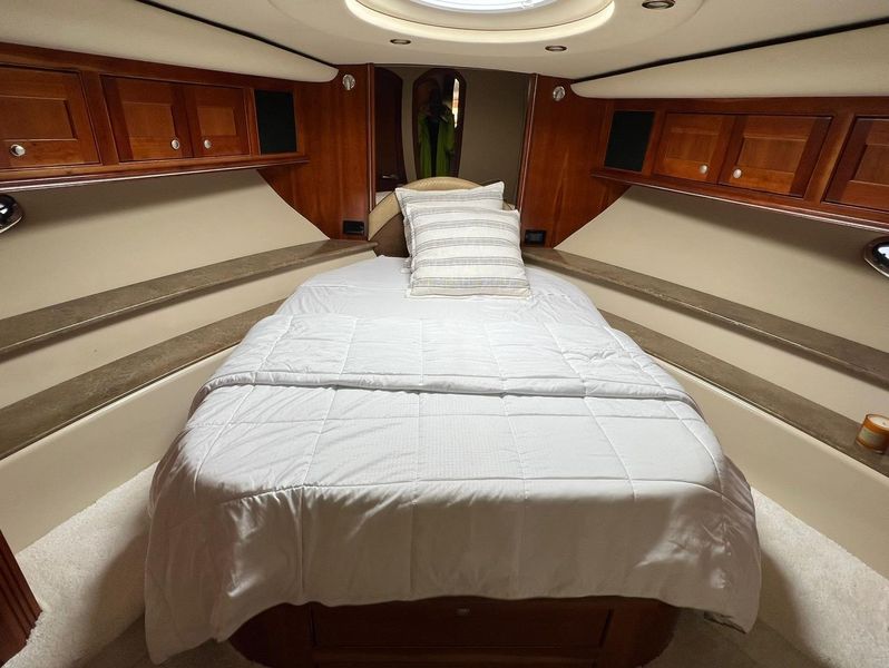 2011 Cruisers Yachts 560 Express