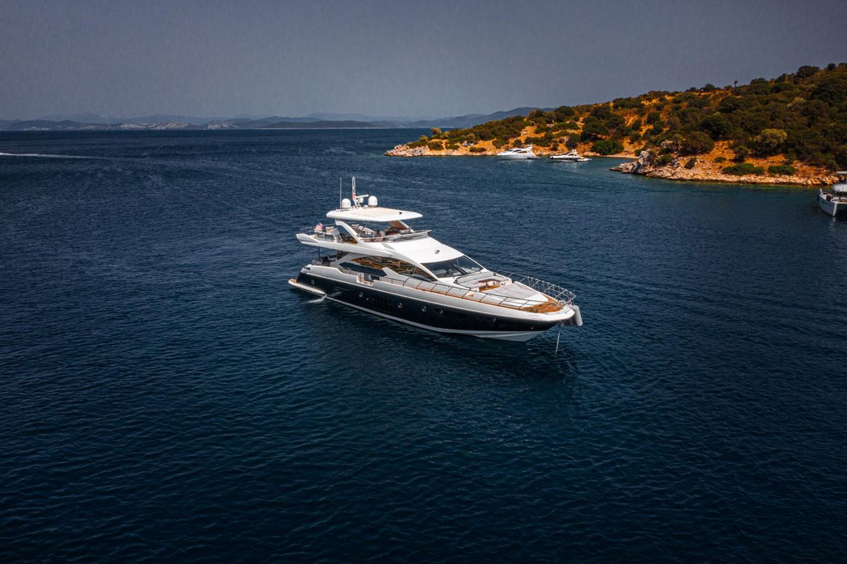 2014 Azimut 83 