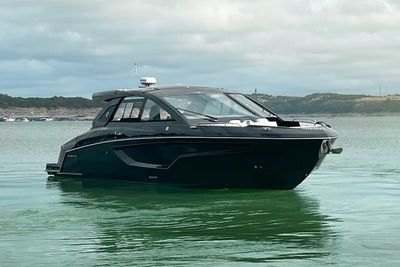Cruisers Yachts 42 GLS South Beach