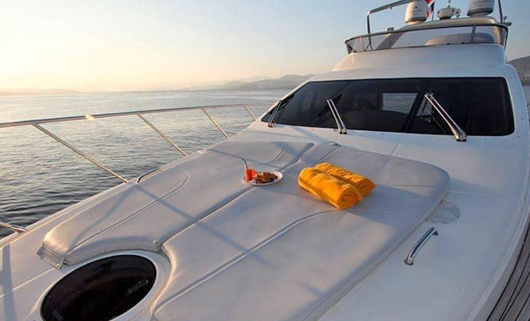 2007 Azimut 65 