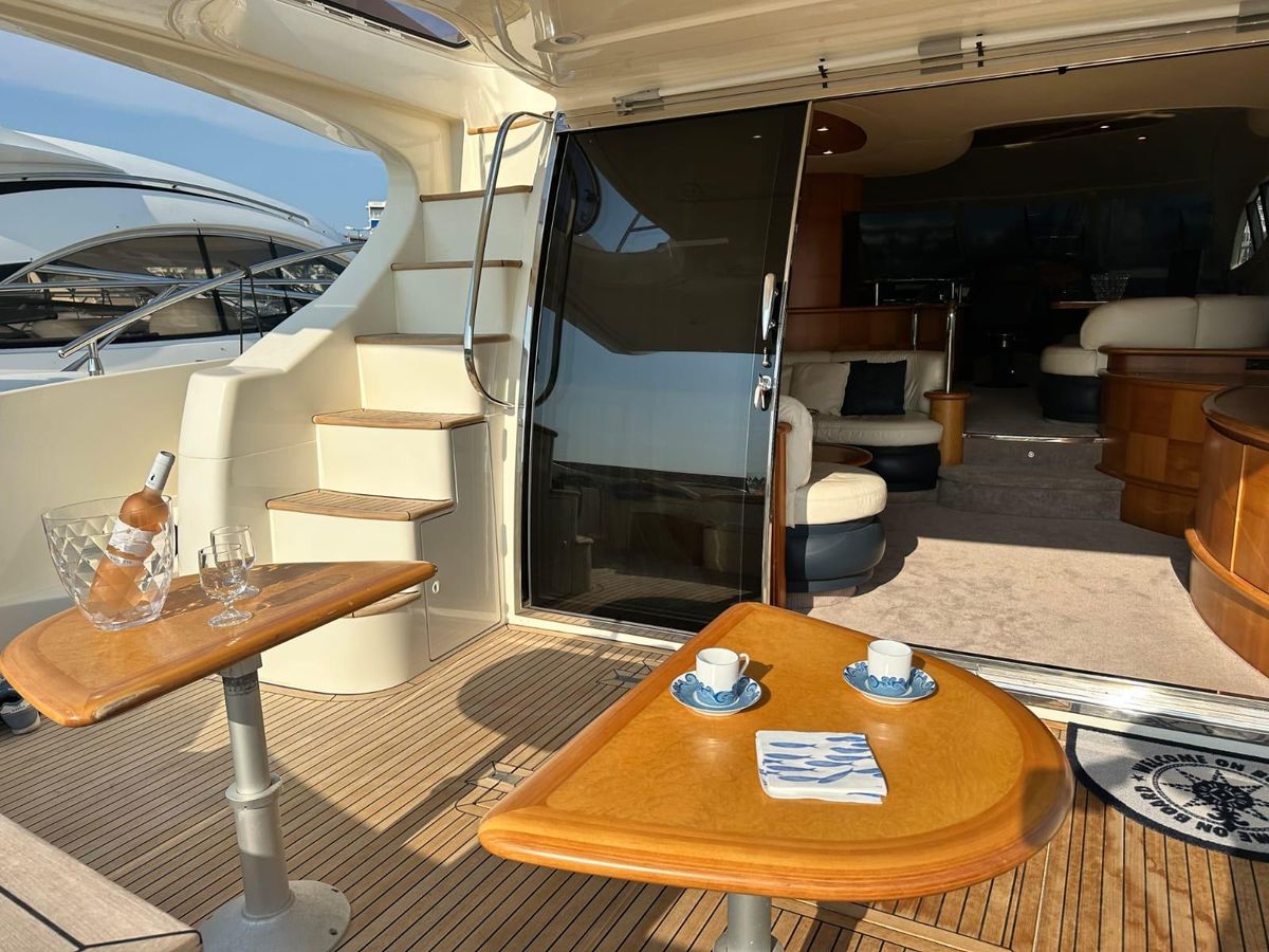 2007 Azimut 65 