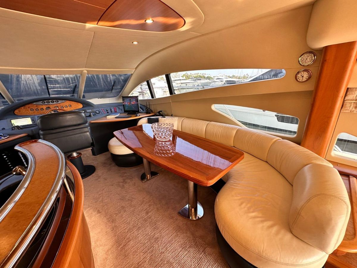 2007 Azimut 65 
