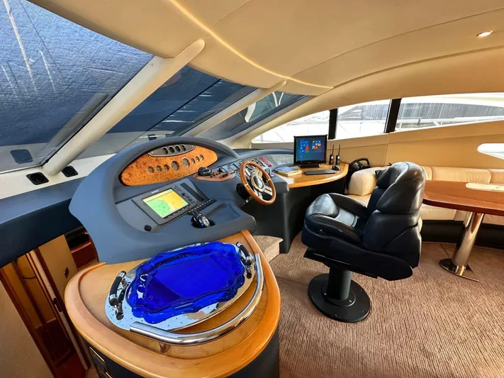  Yacht Photos Pics AZIMUT 62 FLY 62E 2007 YACHT FOR SALE