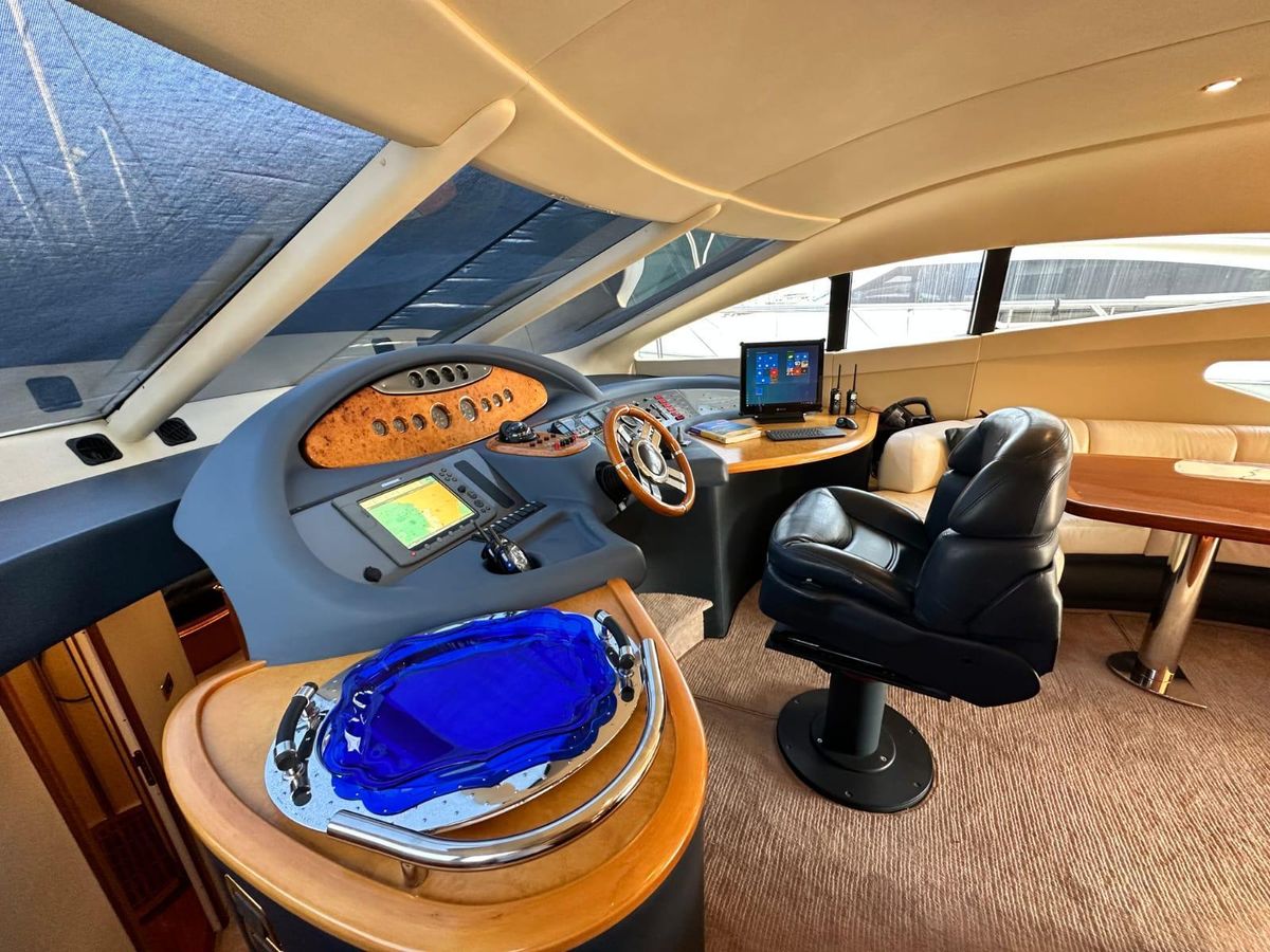 2007 Azimut 65 