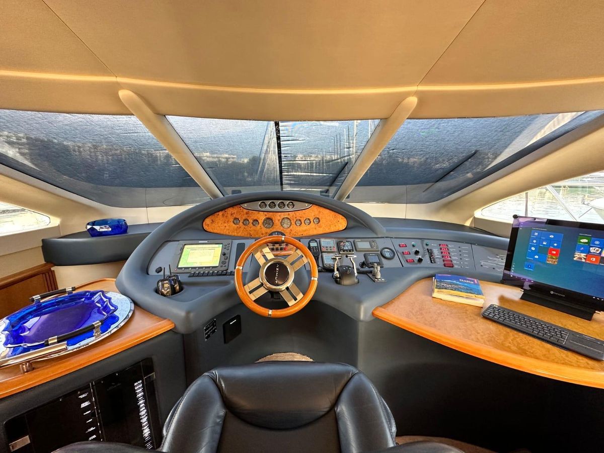 2007 Azimut 65 