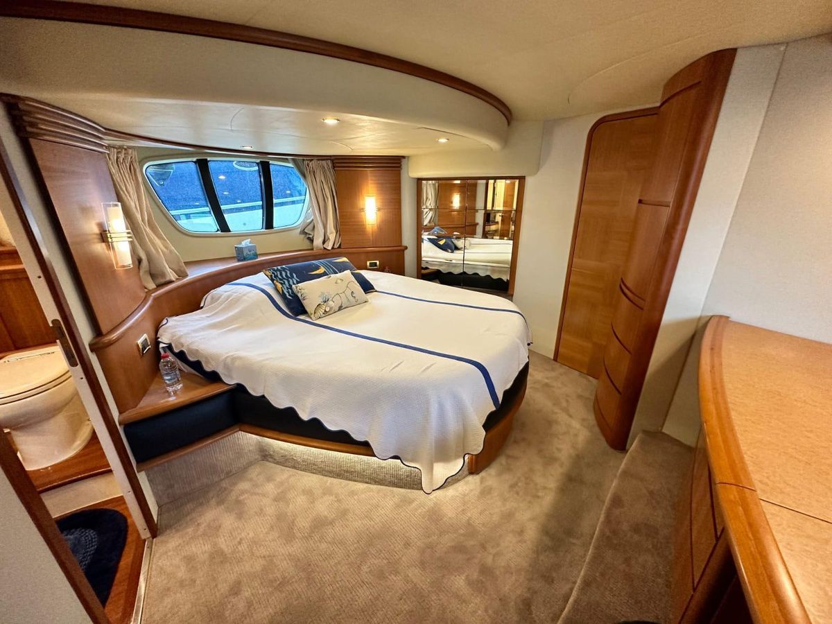 2007 Azimut 65 