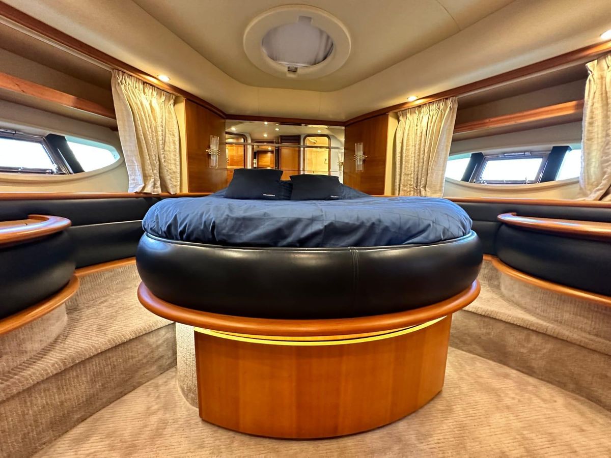 2007 Azimut 65 