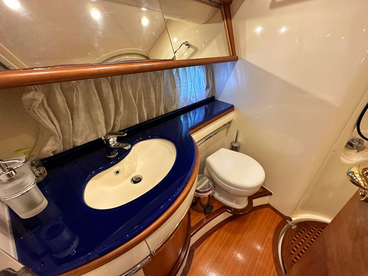 2007 Azimut 65 