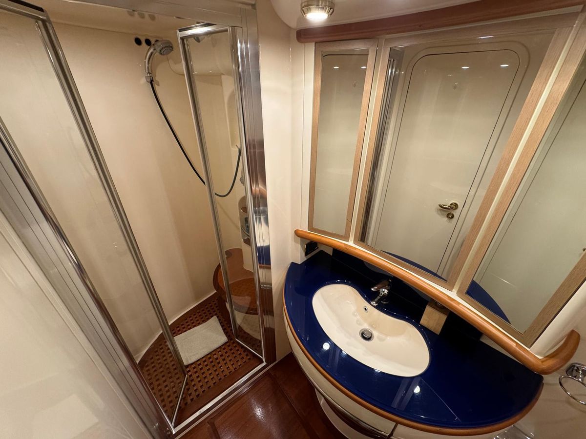 2007 Azimut 65 