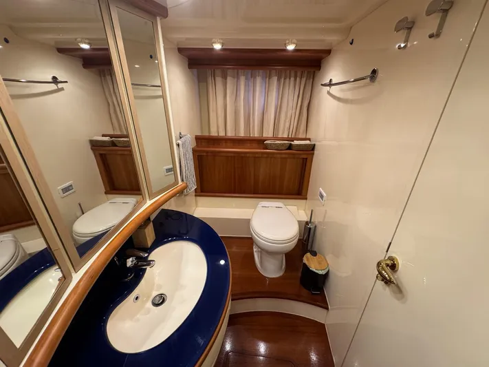  Yacht Photos Pics AZIMUT 62 FLY 62E 2007 YACHT FOR SALE