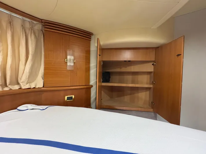  Yacht Photos Pics AZIMUT 62 FLY 62E 2007 YACHT FOR SALE