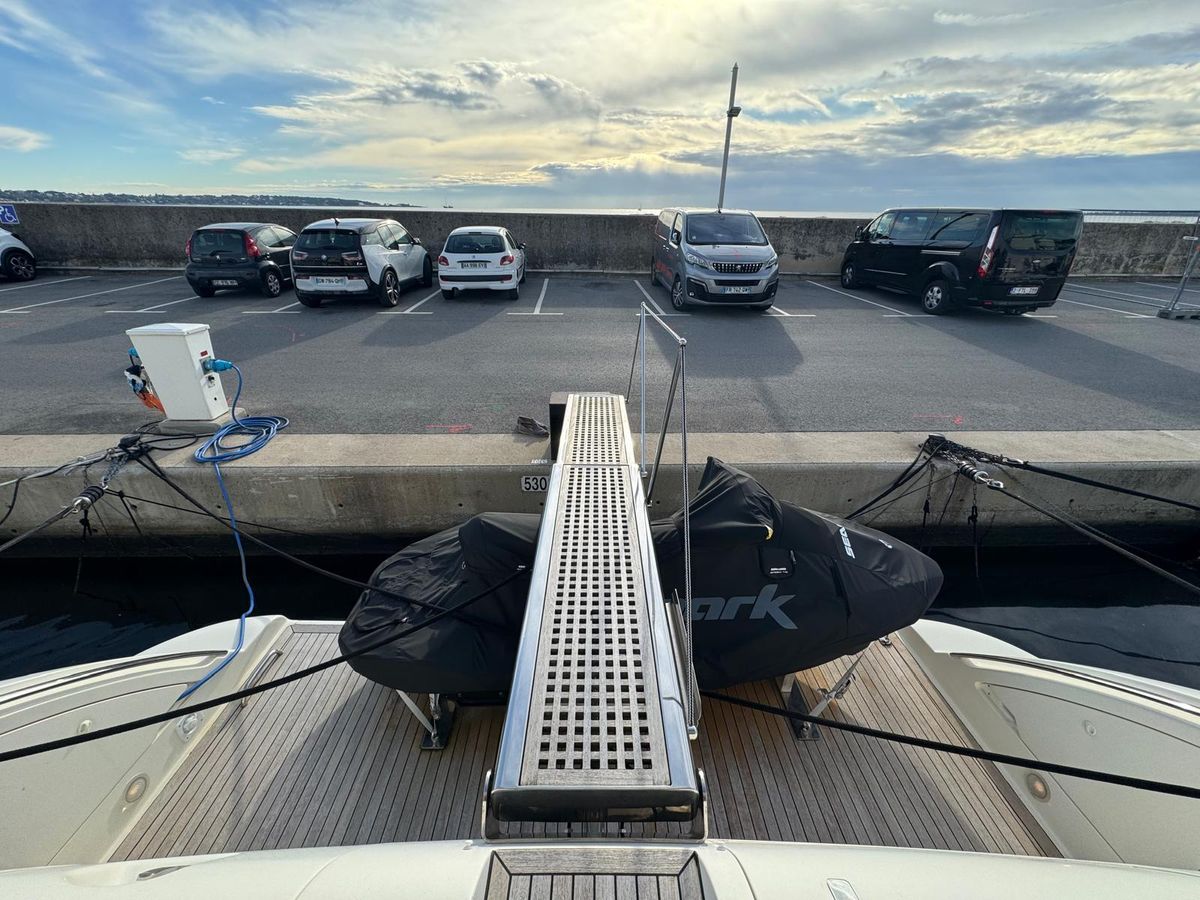 2007 Azimut 65 