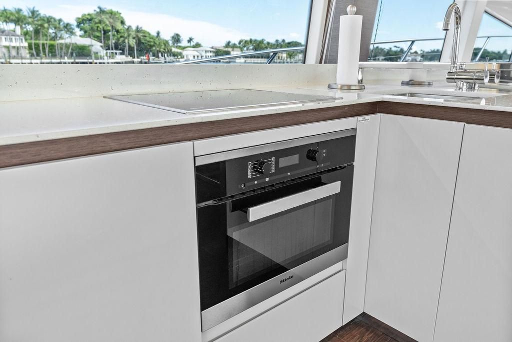 2016 Prestige 75 