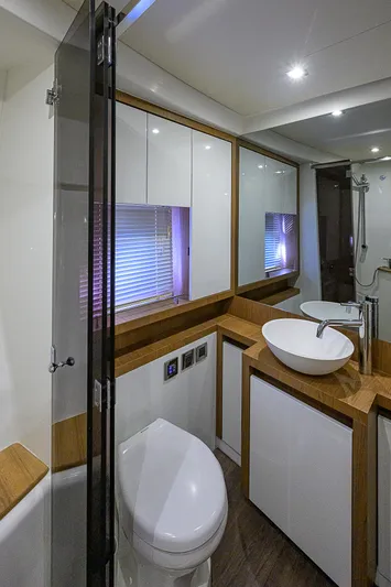 Bella Donna Yacht Photos Pics 