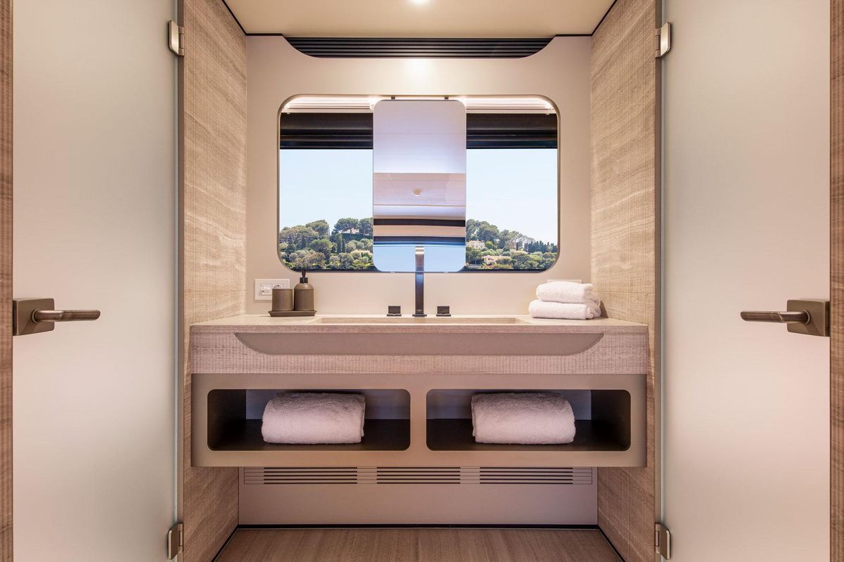 2022 Van der Valk 112 