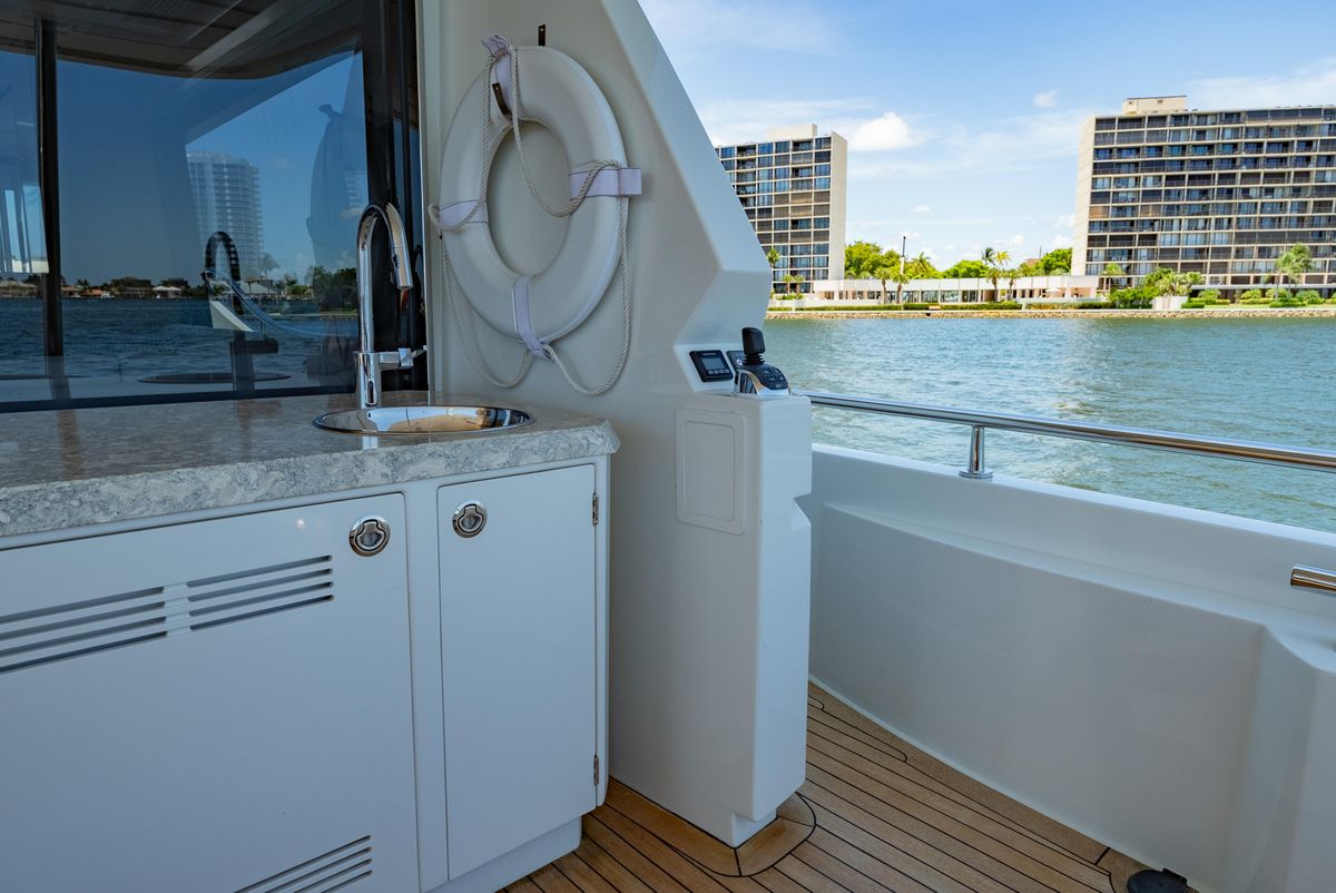 2018 Ocean Alexander 70 