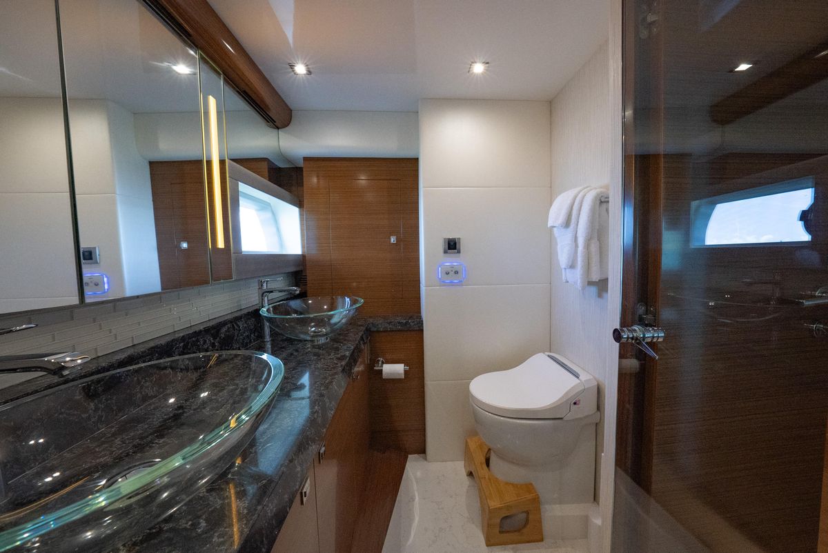 2018 Ocean Alexander 70 