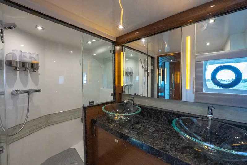 Aboat Time Yacht Photos Pics Master Ensuite