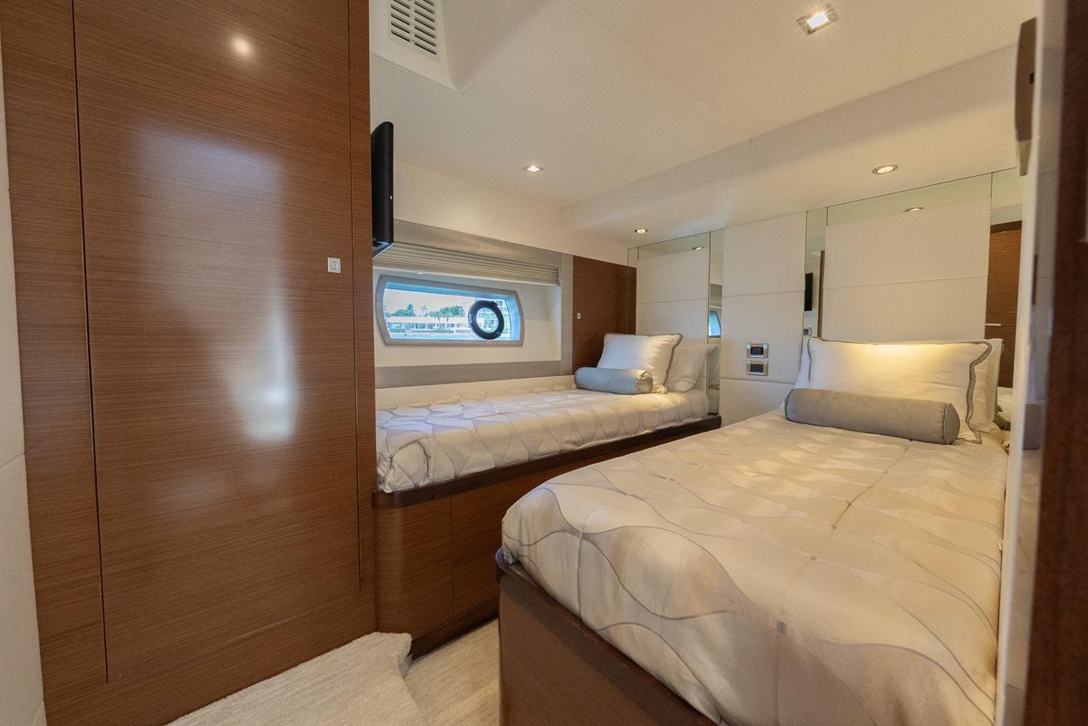 2018 Ocean Alexander 70 