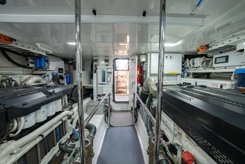 Aboat Time Yacht Photos Pics Engine Room