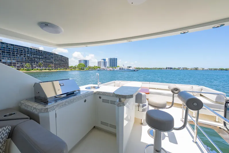 Aboat Time Yacht Photos Pics Flybridge With Grill And Bar