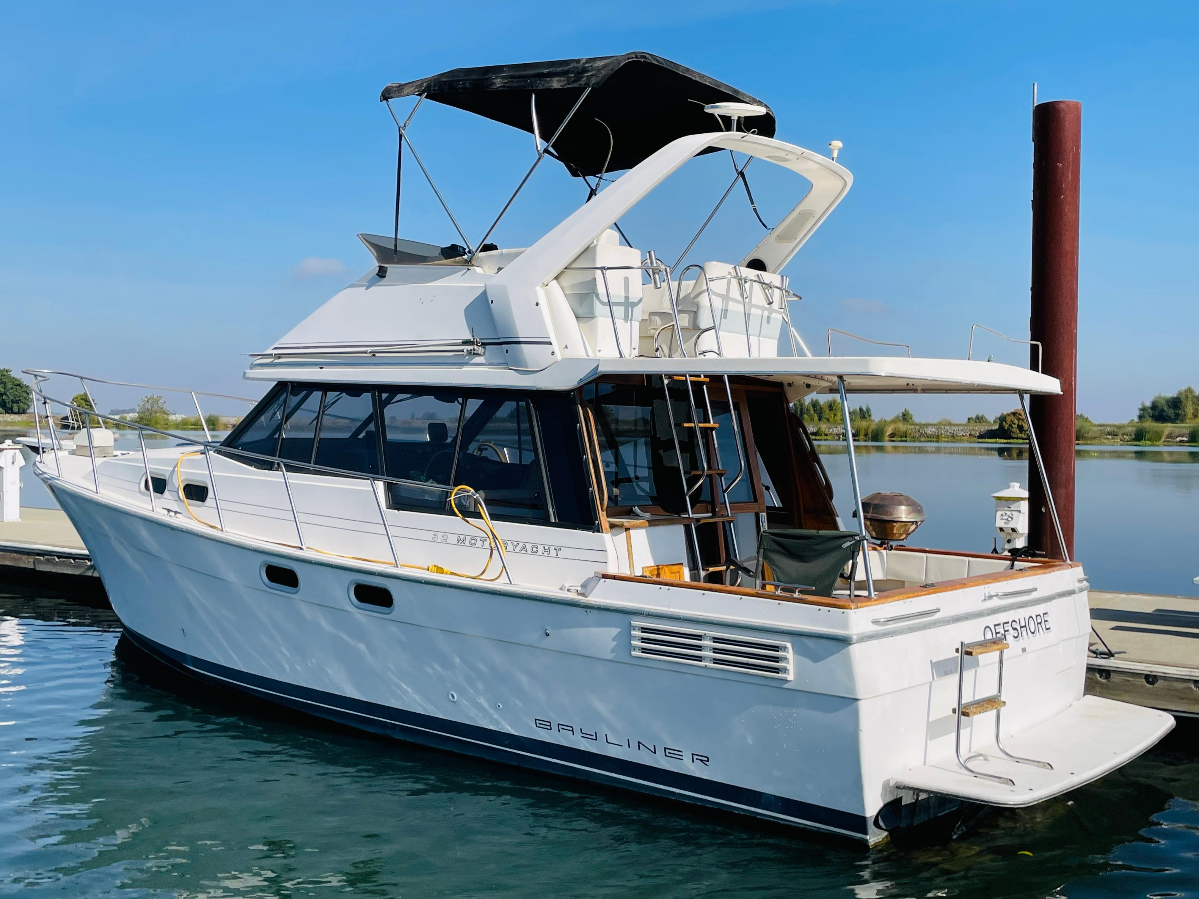 1988 Bayliner 3288 Motoryacht with generator Motor Yachts for sale -  YachtWorld