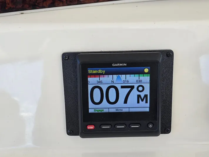  Yacht Photos Pics Garmin navigation display on 2002 Sea Ray 560 Sedan Bridge, showing heading 007 degrees.