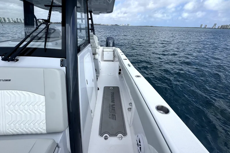  Yacht Photos Pics 2026 Twin Vee 280 GFX2 CC boat on open water, showcasing sleek design and spacious deck.