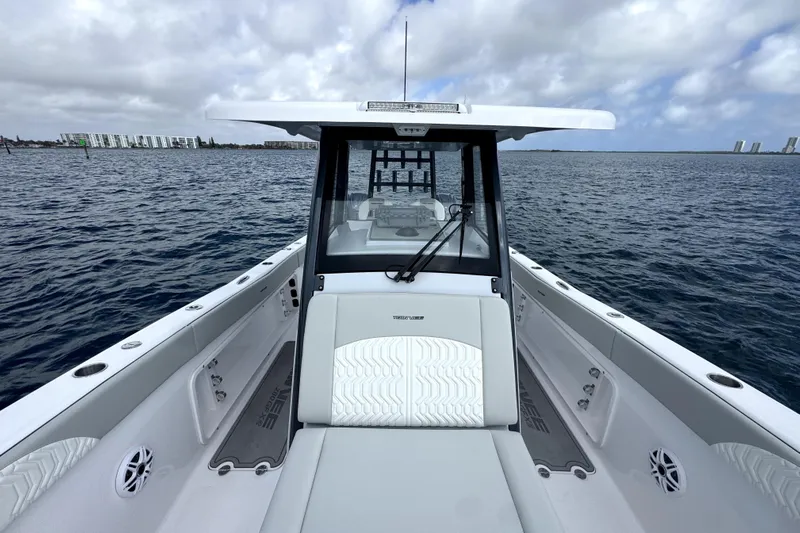  Yacht Photos Pics 2026 Twin Vee 280 GFX2 CC boat on open water, showcasing sleek design and spacious deck.