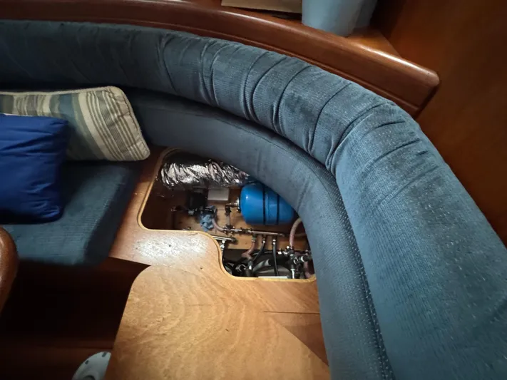 Island Fever Yacht Photos Pics Freshwater Manifold and Pump