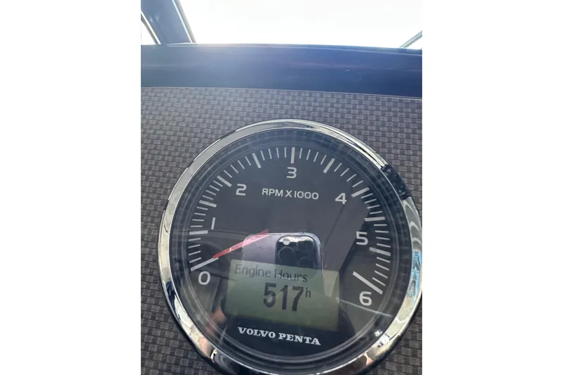Just Traded Yacht Photos Pics Tachometer of 2014 Regal 35 Sport Coupe showing 517 engine hours.