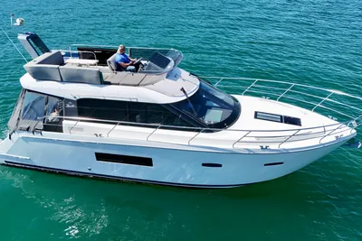 2015 Sealine F380