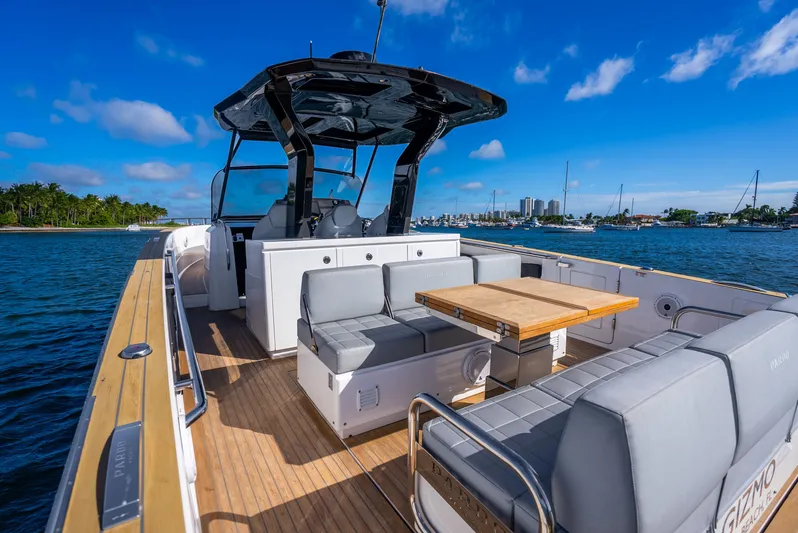 Gizmo Yacht Photos Pics 