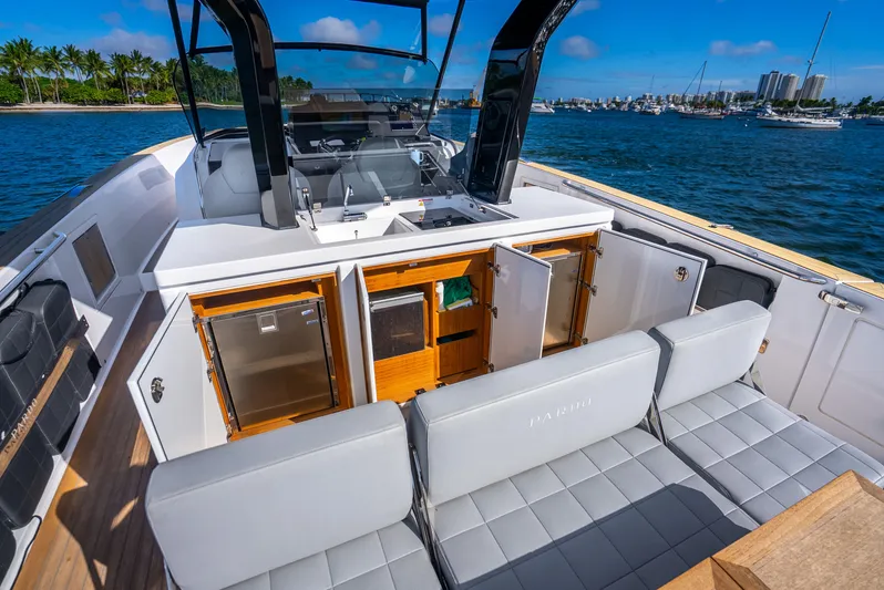 Gizmo Yacht Photos Pics 