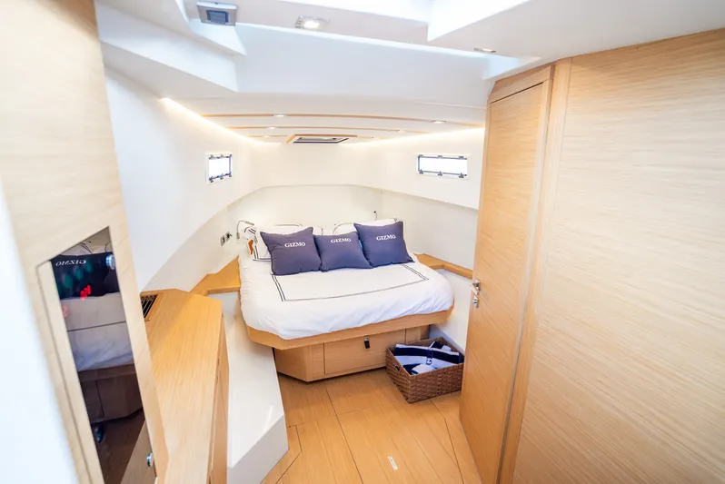 Gizmo Yacht Photos Pics 