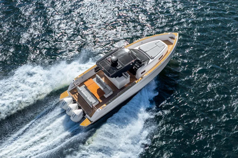 Gizmo Yacht Photos Pics 