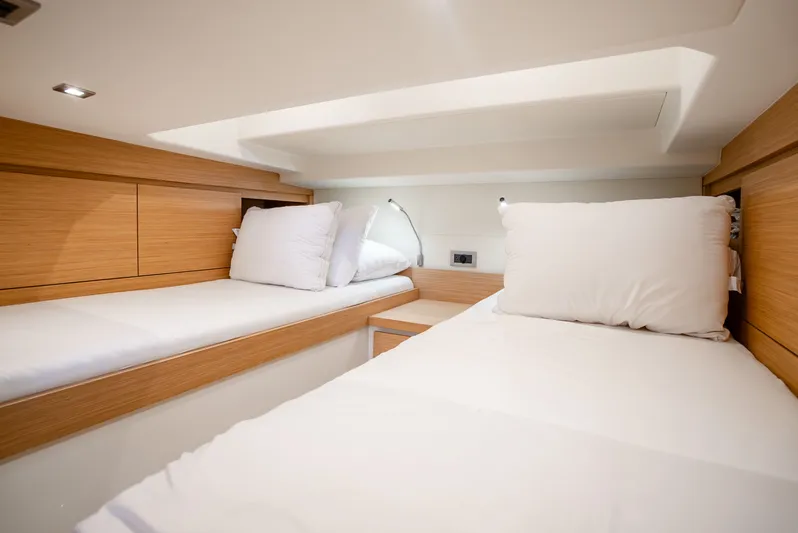 Gizmo Yacht Photos Pics 